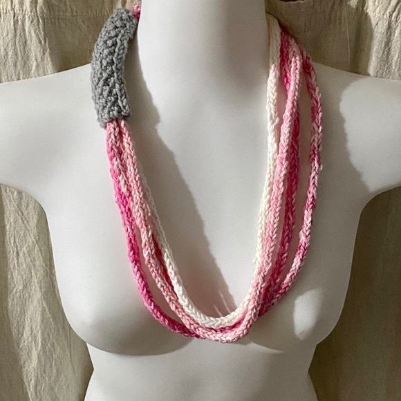 Host Pick 🎉🎊🎈Boho Pink, White & Gray Knitted Rope Necklace - NWT - Picture 6 of 8